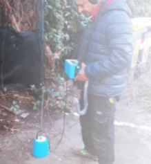 Tecnico ricerca infiltrazioni e perdite d'acqua al lavoro con il Geofono a Modena e provincia