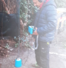 Tecnico ricerca perdite d'acqua al lavoro con il geofono a Rimini provincia.