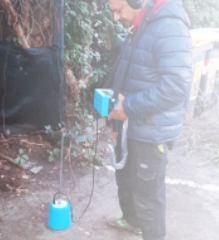 Tecnico ricerca infiltrazioni e perdite d'acqua al lavoro con il geofono a Piacenza e provincia.